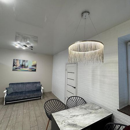 Vip Apartment У Центрі Міста, Новобуджк Театральний,Дуже Простора Rivne Exteriör bild