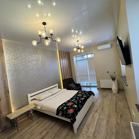 Vip Apartment У Центрі Міста, Новобуджк Театральний,Дуже Простора Rivne Exteriör bild