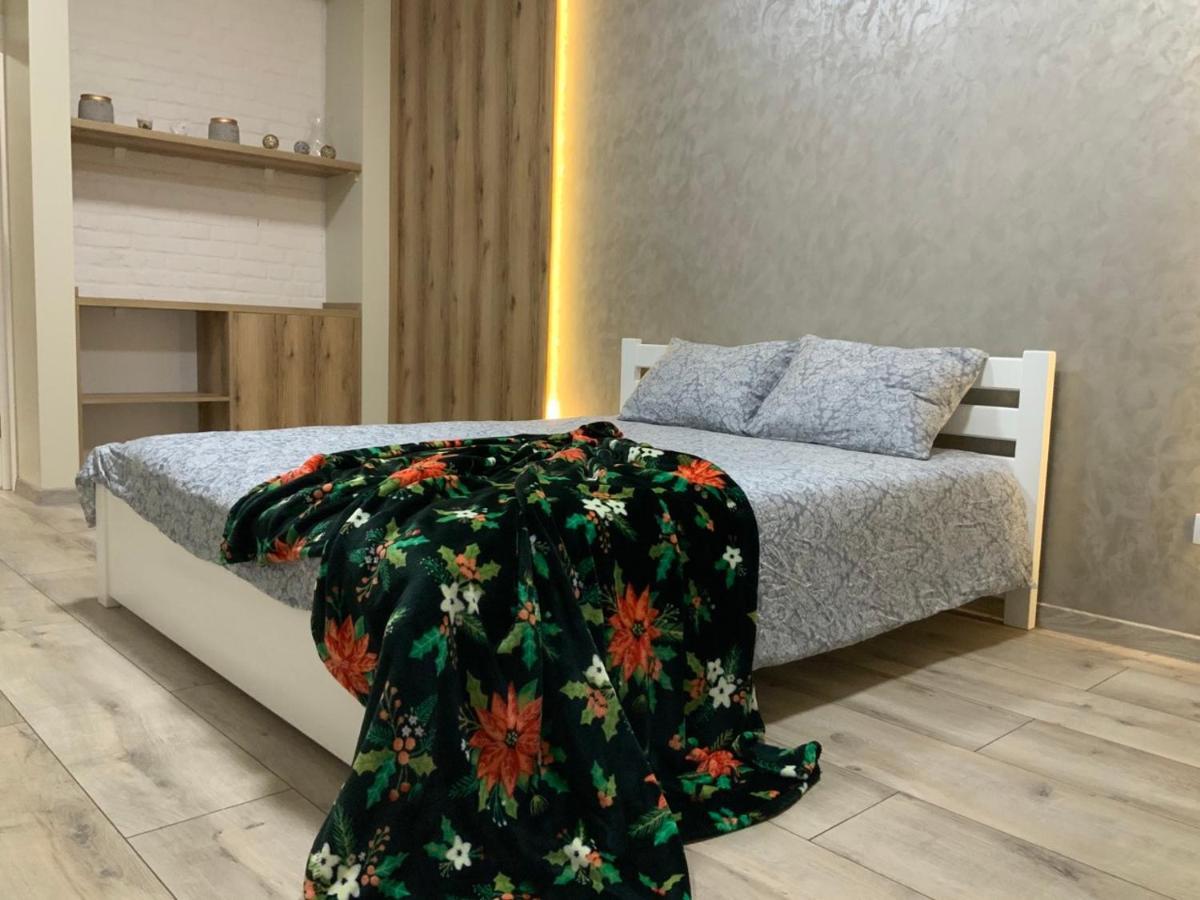 Vip Apartment У Центрі Міста, Новобуджк Театральний,Дуже Простора Rivne Exteriör bild