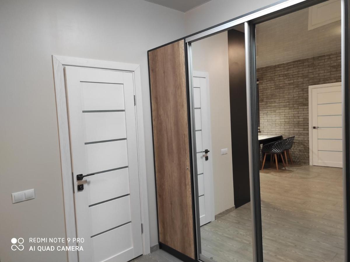 Vip Apartment У Центрі Міста, Новобуджк Театральний,Дуже Простора Rivne Exteriör bild
