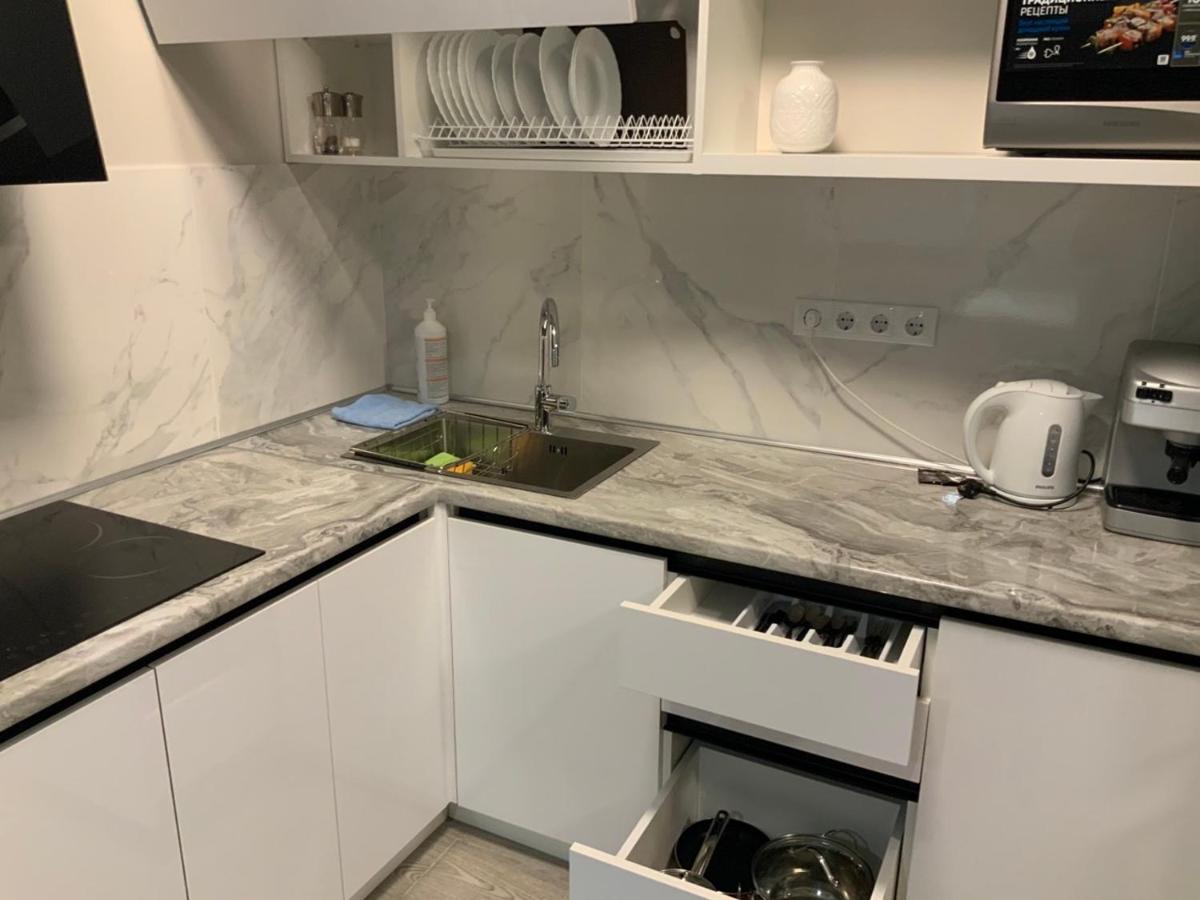 Vip Apartment У Центрі Міста, Новобуджк Театральний,Дуже Простора Rivne Exteriör bild
