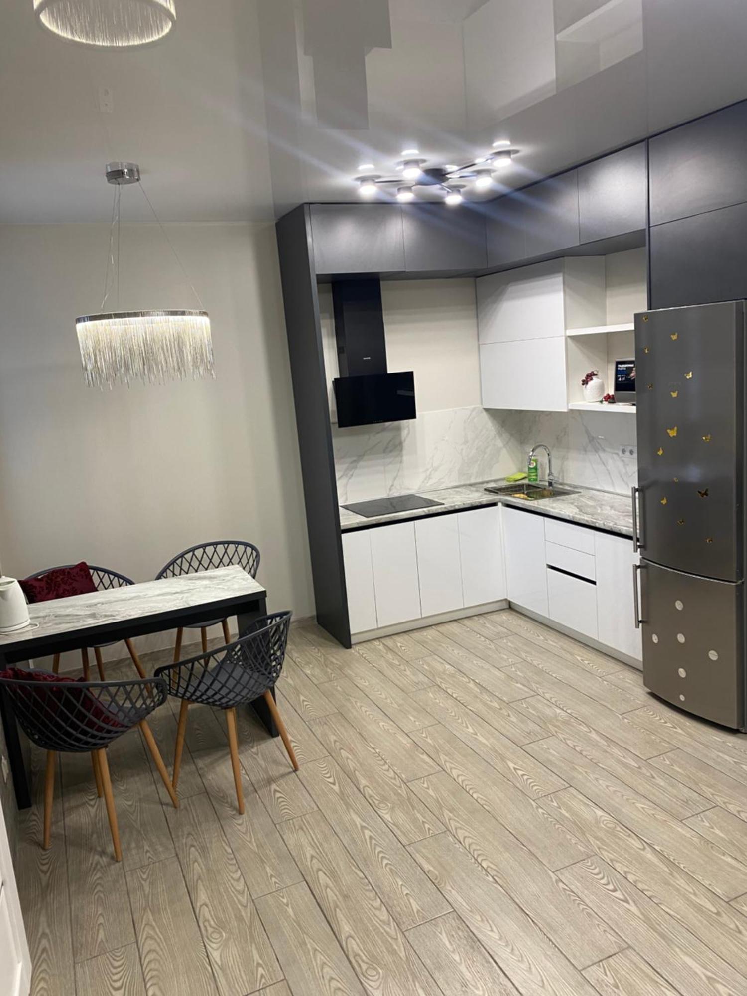 Vip Apartment У Центрі Міста, Новобуджк Театральний,Дуже Простора Rivne Exteriör bild