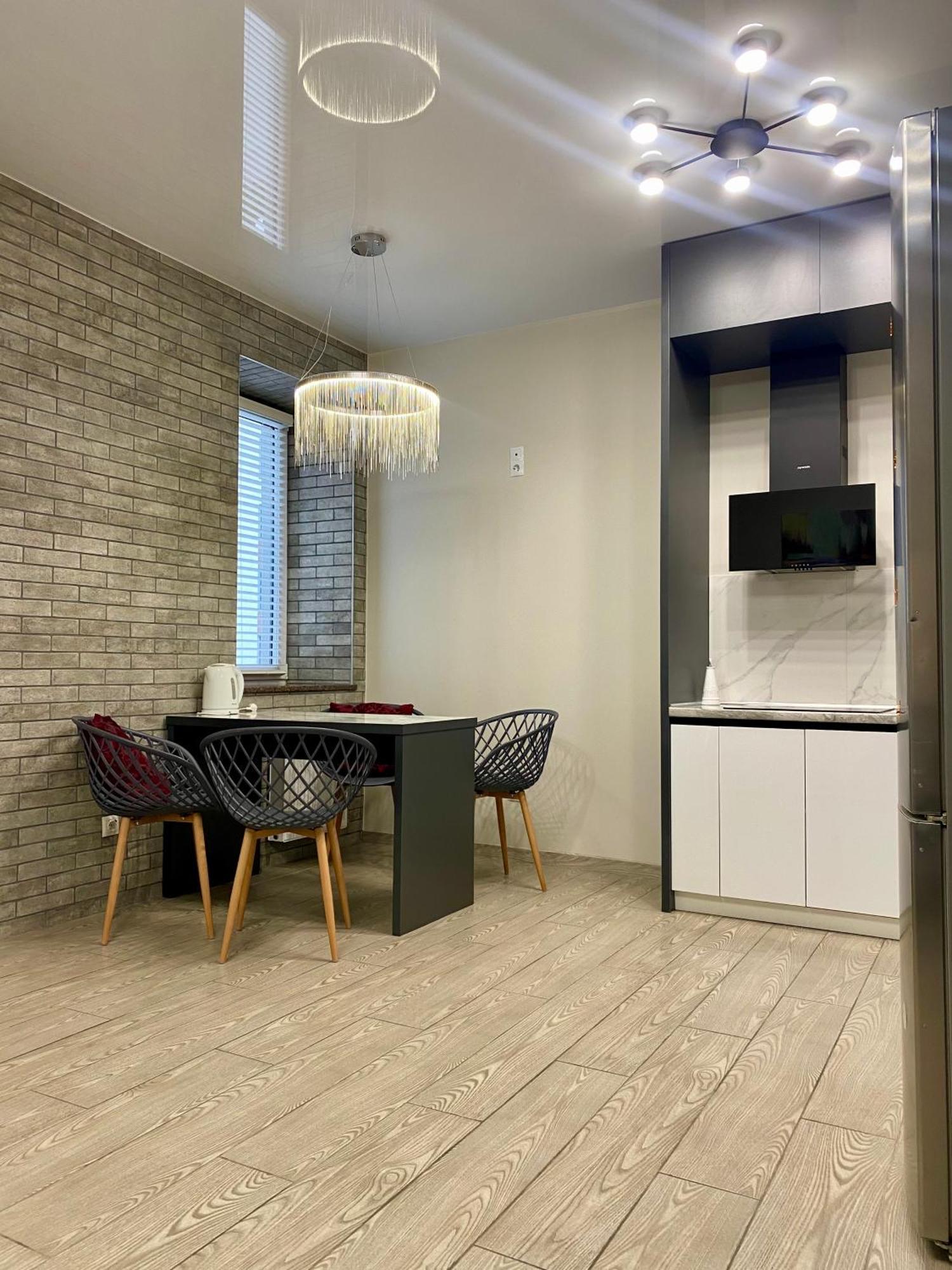 Vip Apartment У Центрі Міста, Новобуджк Театральний,Дуже Простора Rivne Exteriör bild