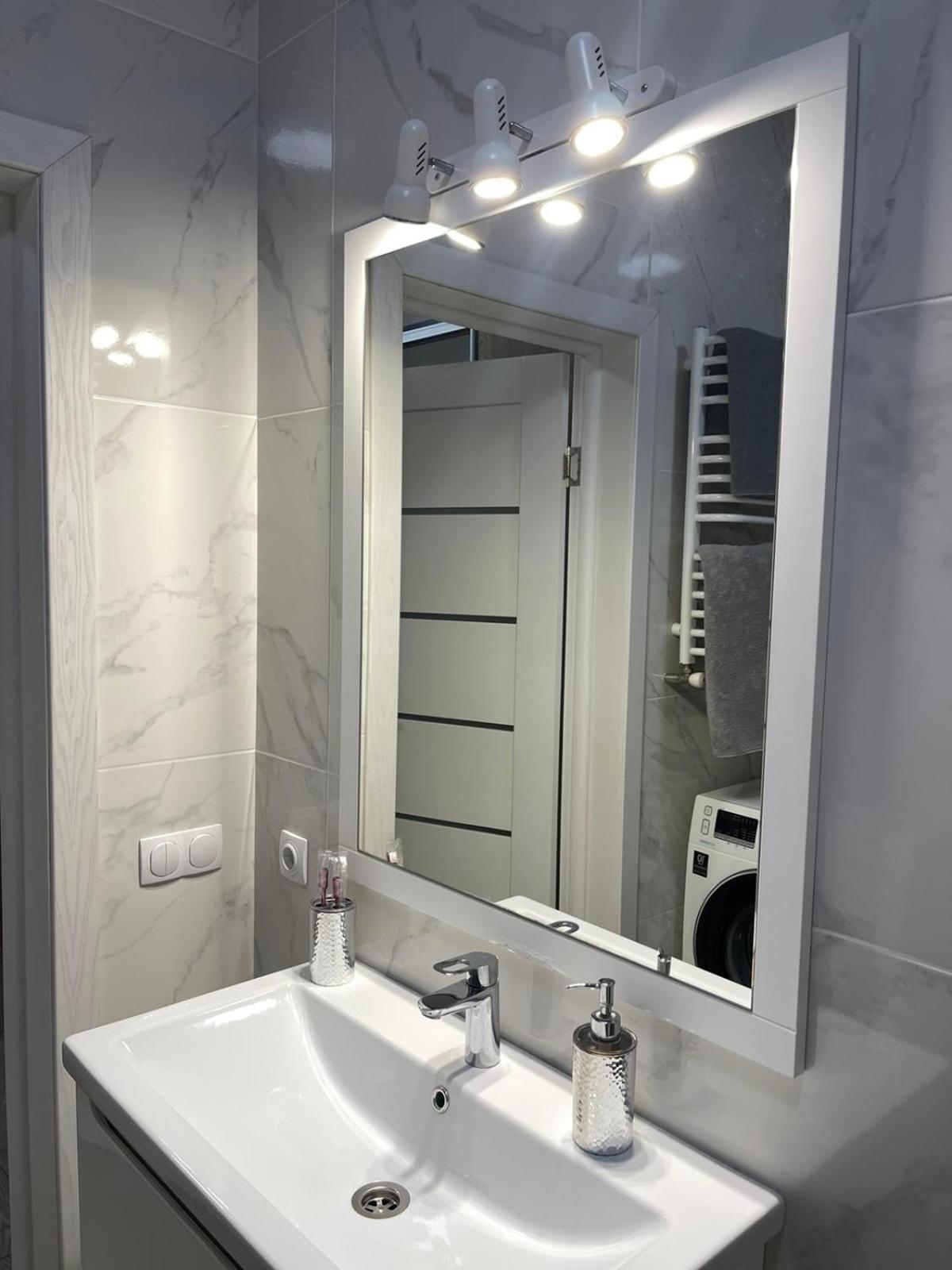 Vip Apartment У Центрі Міста, Новобуджк Театральний,Дуже Простора Rivne Exteriör bild