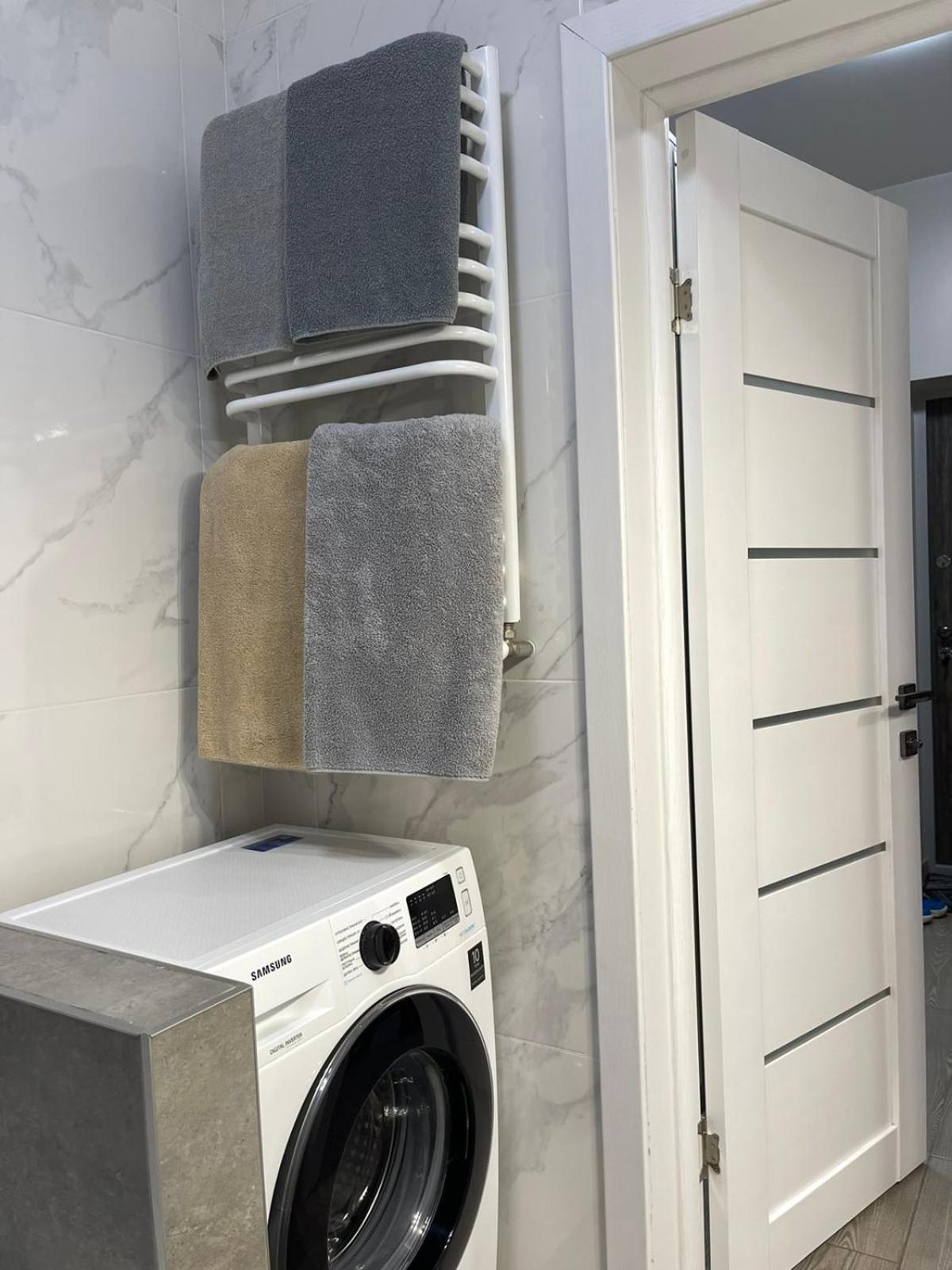 Vip Apartment У Центрі Міста, Новобуджк Театральний,Дуже Простора Rivne Exteriör bild