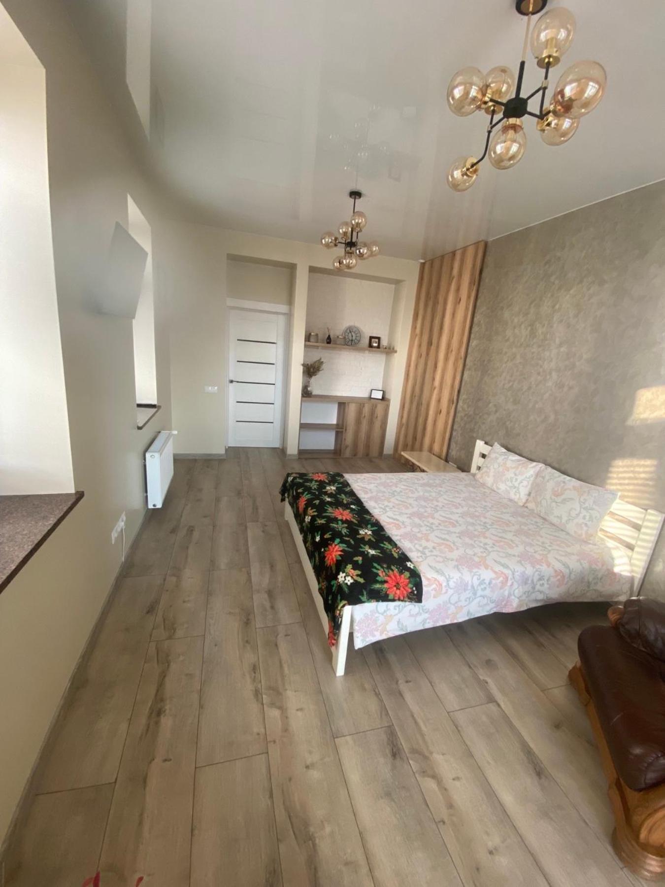 Vip Apartment У Центрі Міста, Новобуджк Театральний,Дуже Простора Rivne Exteriör bild