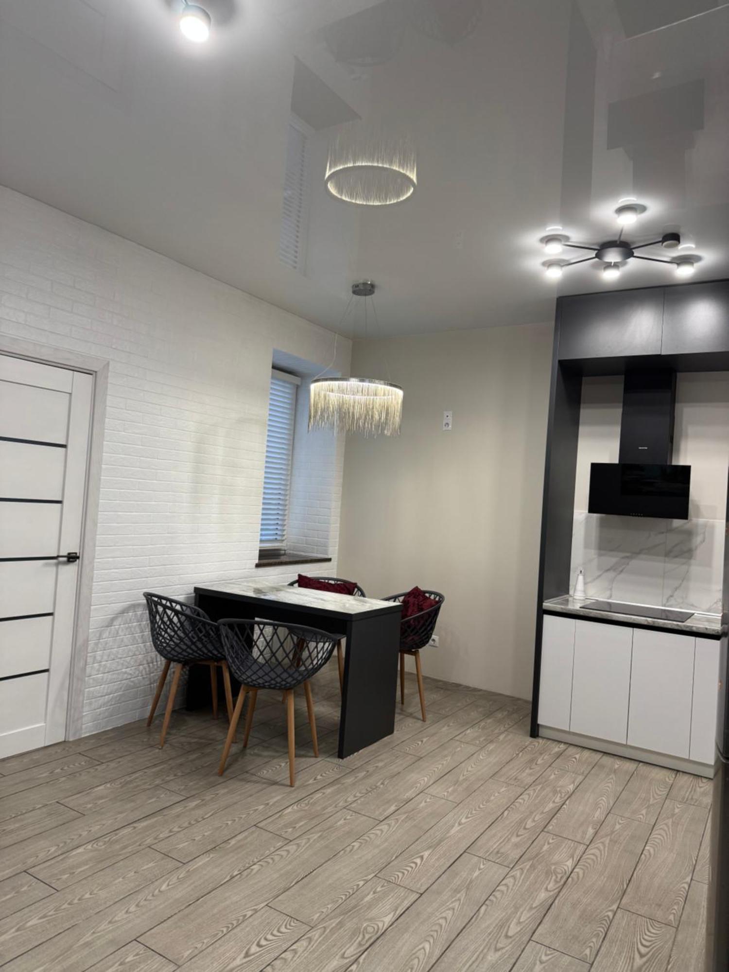 Vip Apartment У Центрі Міста, Новобуджк Театральний,Дуже Простора Rivne Exteriör bild