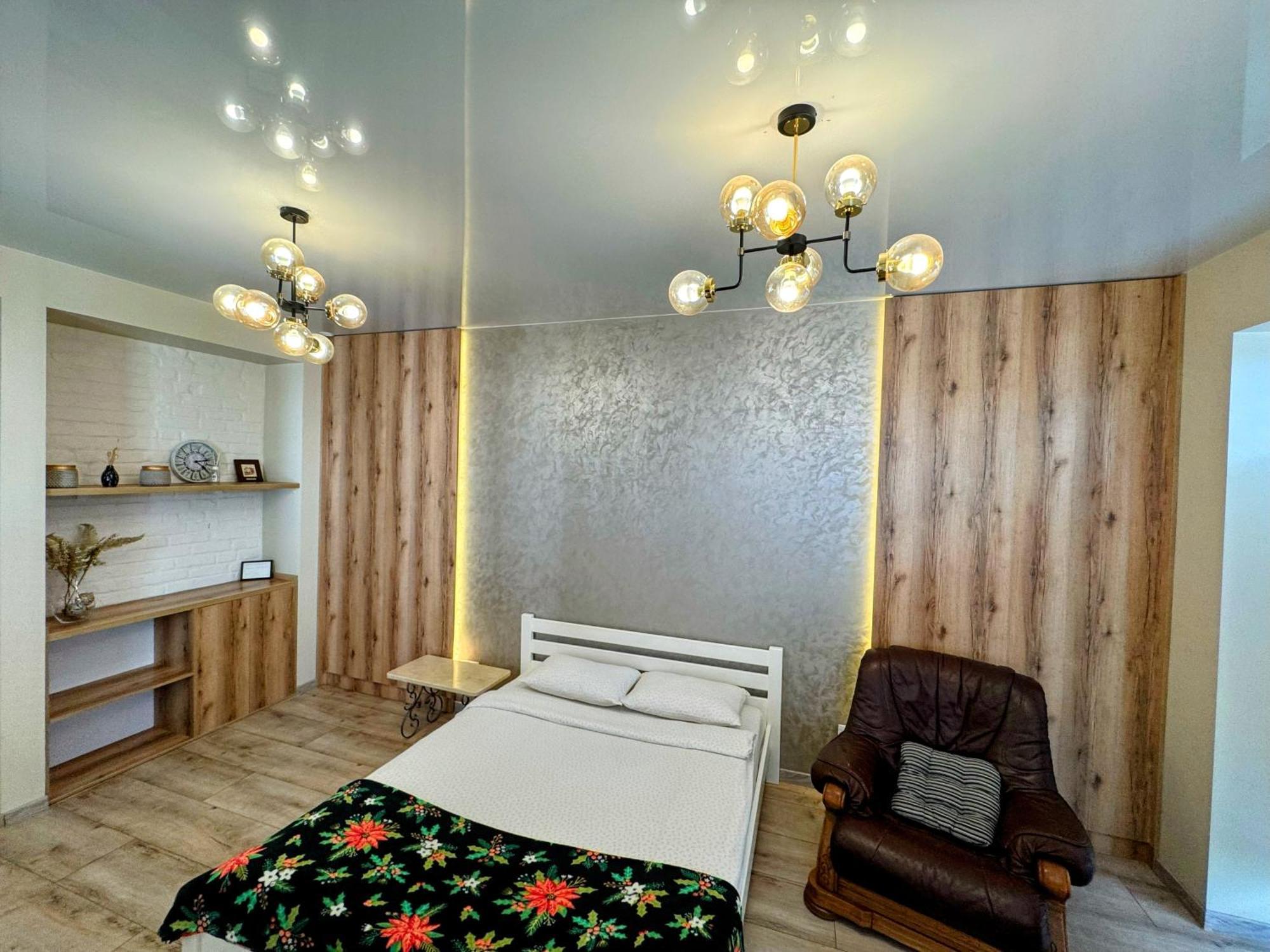 Vip Apartment У Центрі Міста, Новобуджк Театральний,Дуже Простора Rivne Exteriör bild