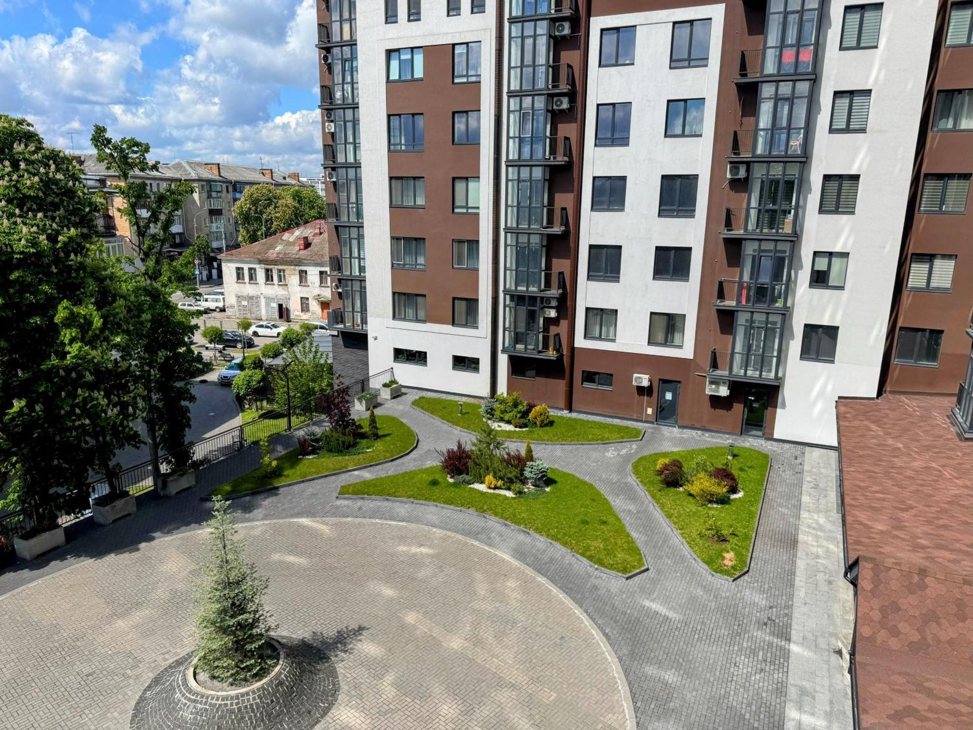 Vip Apartment У Центрі Міста, Новобуджк Театральний,Дуже Простора Rivne Exteriör bild